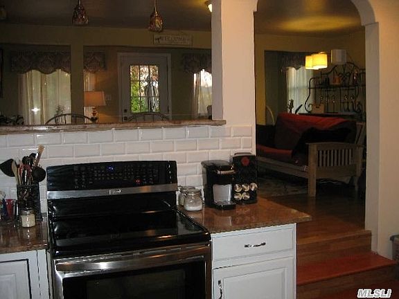5th image of 710 Hyman Ave