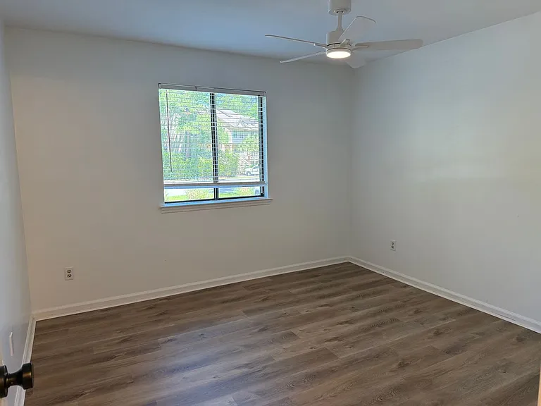 13 Forest Cove Cv — Photo 11