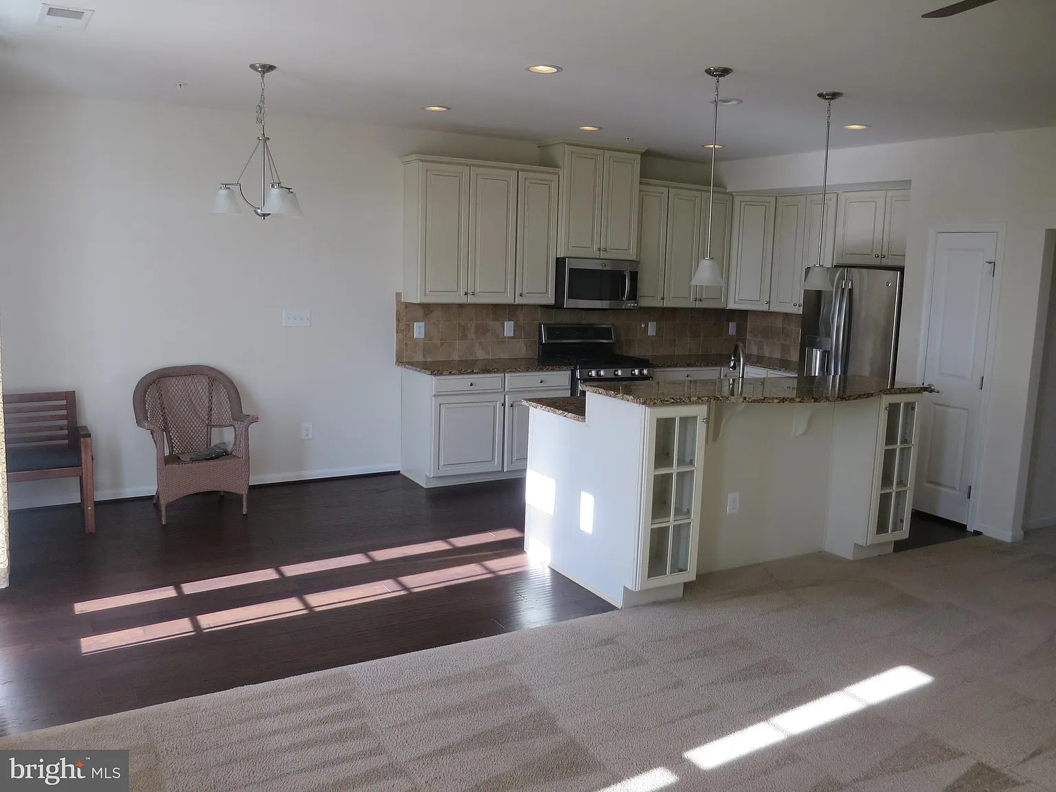 5 bed, 2.5 bath, 2516 sqft, $2,950 — Photo 4