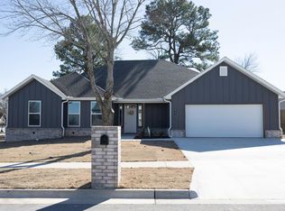 817 Spurgeon Ln, Prairie Grove, AR 72753