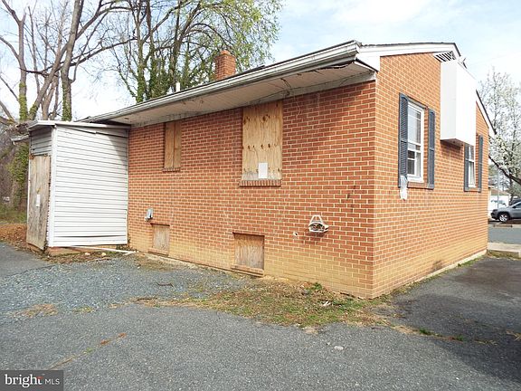 4th image of 18 N Law St