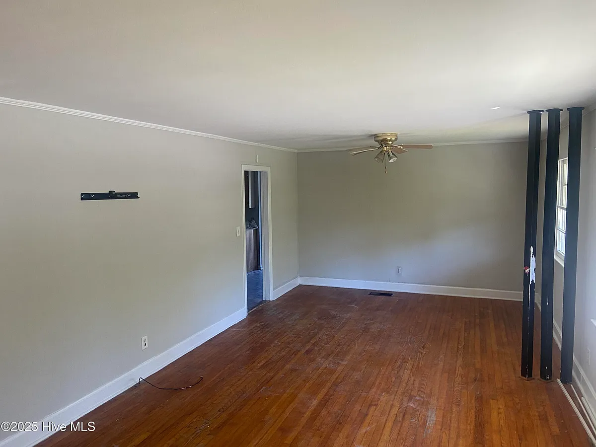 Building Photo - 106 Hawthorne Dr