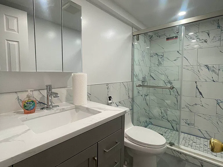 2322 Cambreleng Ave #1 — Photo 4