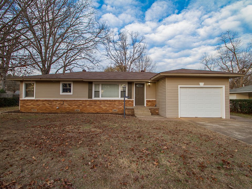 1st image of 803 Shamrock Dr