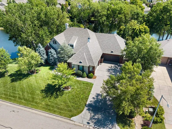 918 E Lakecrest Dr, Andover, KS 67002