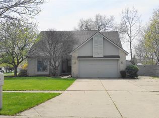 1138 Birchwood Dr, Flushing, MI 48433