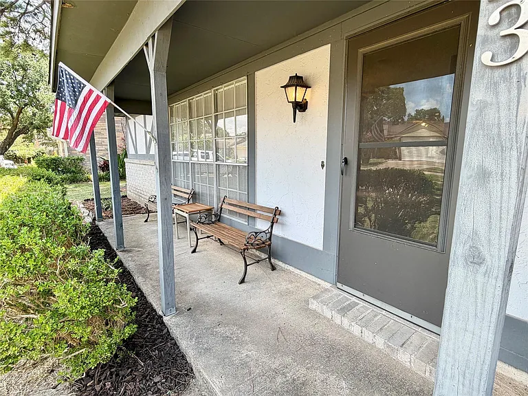 13323 Wells River Dr — Photo 2