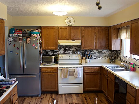 3rd image of 1037 Bedford Woods Dr