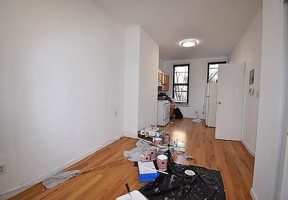 5th image of 245 Montrose Ave #2F