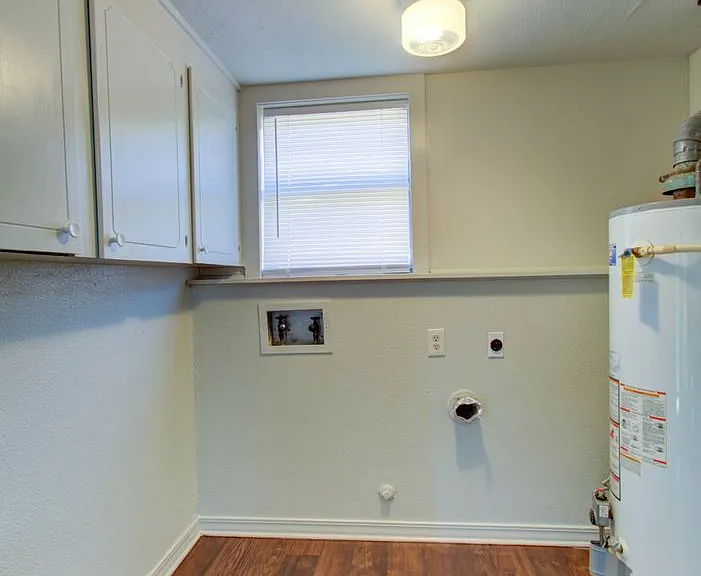1021 Willow Dr — Photo 7