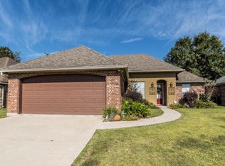 120 Country Village Dr, Youngsville, LA 70592