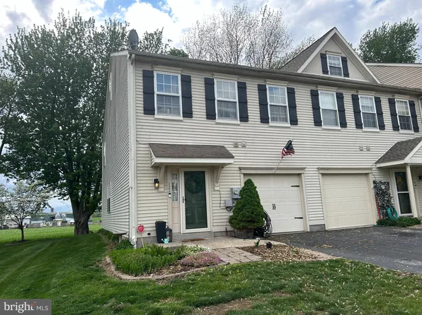 122 Red Oak Ct, Honey Brook, PA 19344