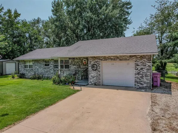 103 Crescent Dr, Lebanon, MO 65536