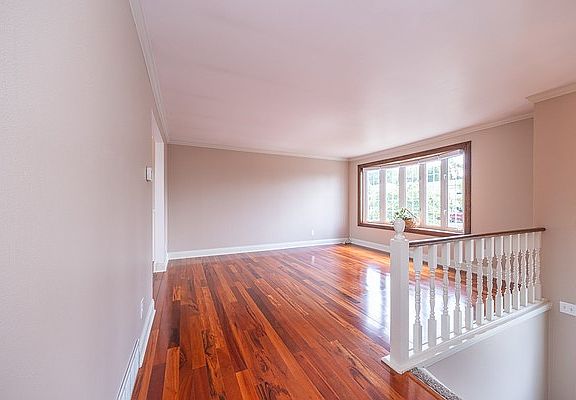 4th image of 3052 Greenridge Dr