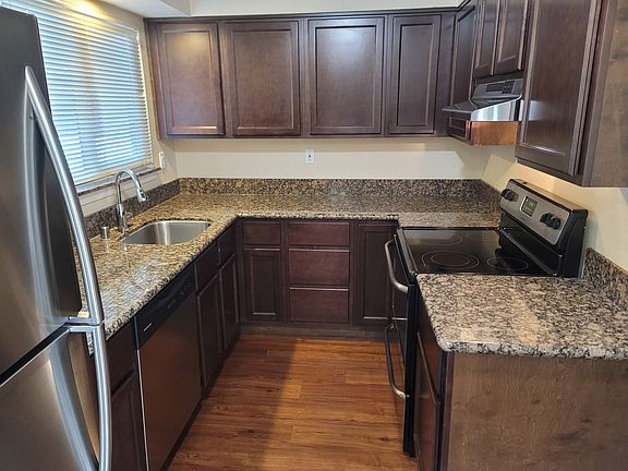 4th image of 33 Lodato Ave #10