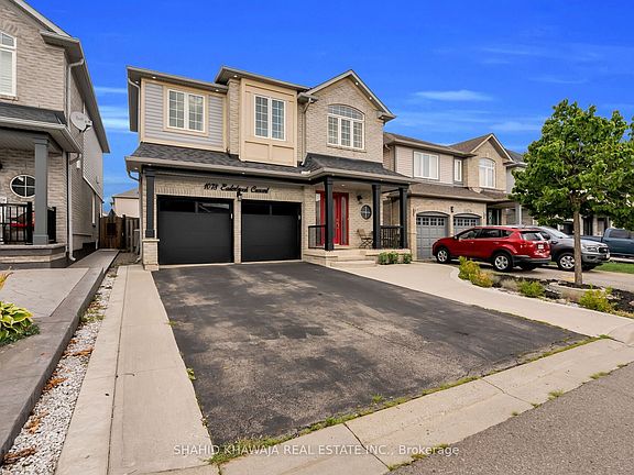3rd image of 1078 Easterbrook Cres