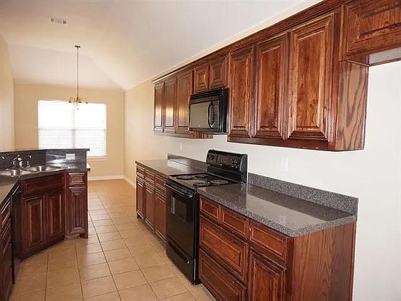 5th image of 311 Creekside Way
