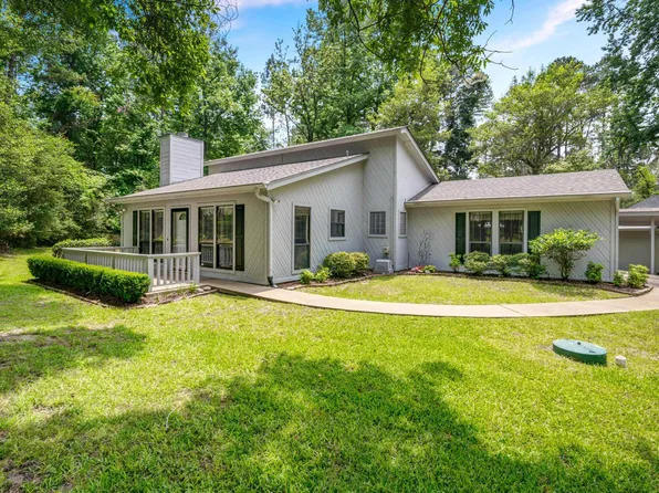 115 Bent Horseshoe Ln, Holly Lake Ranch, TX 75765