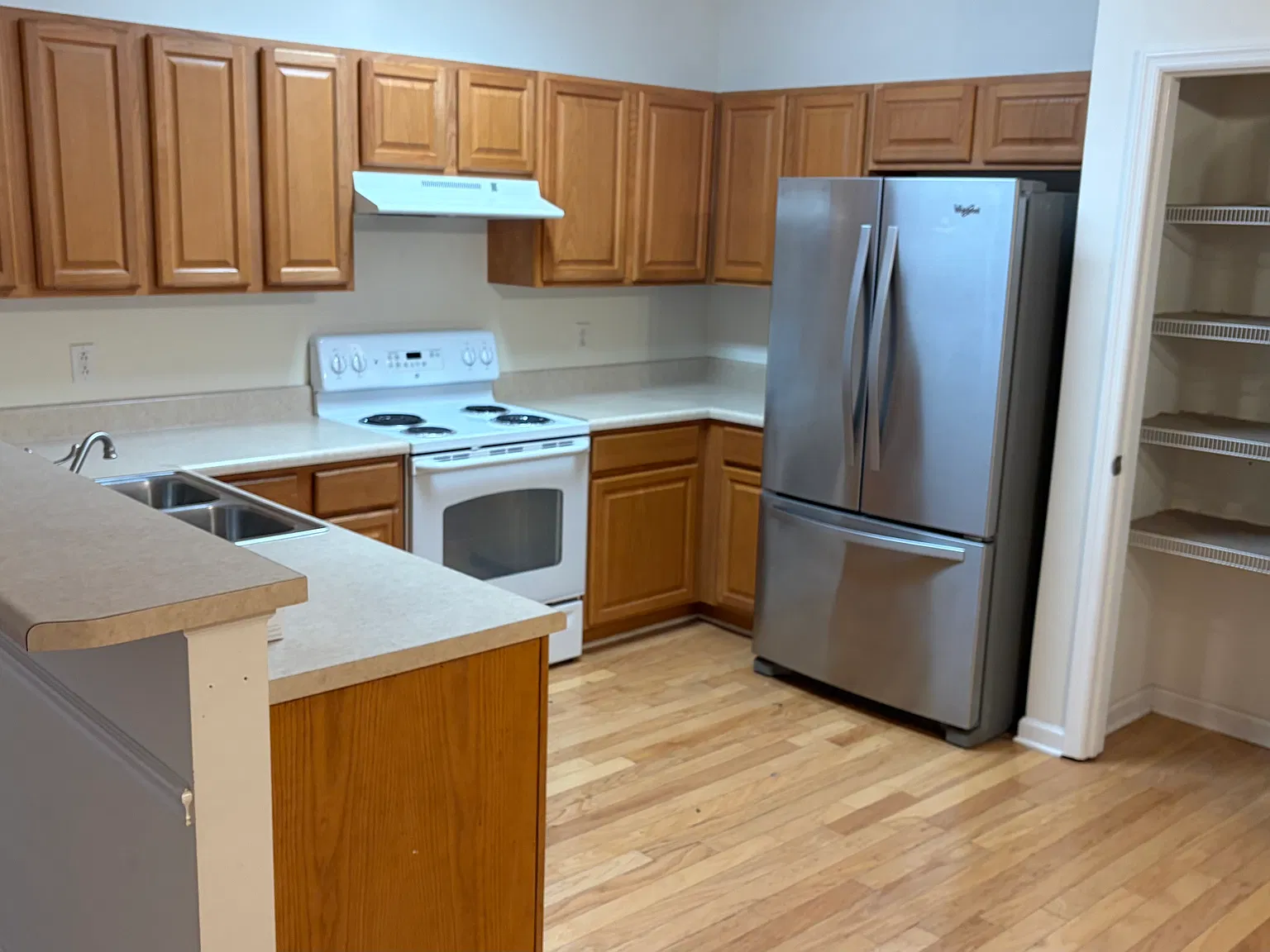 3 bed, 2.5 bath, 1854 sqft, $2,099 — Photo 2