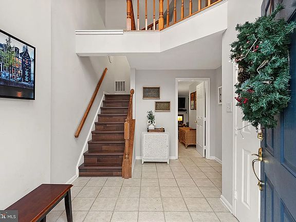 5th image of 894 Tall Oaks Sq SE