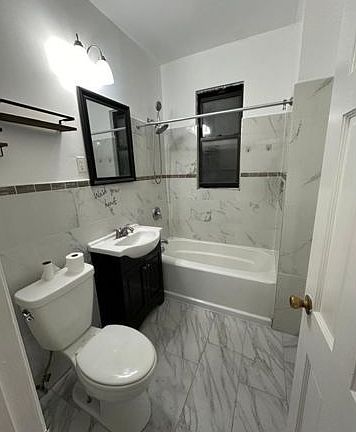 5th image of 102 E 96th St