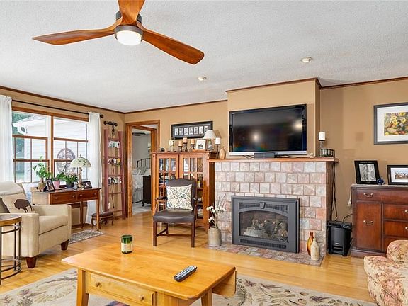 3rd image of 4875 Edgewood Dr