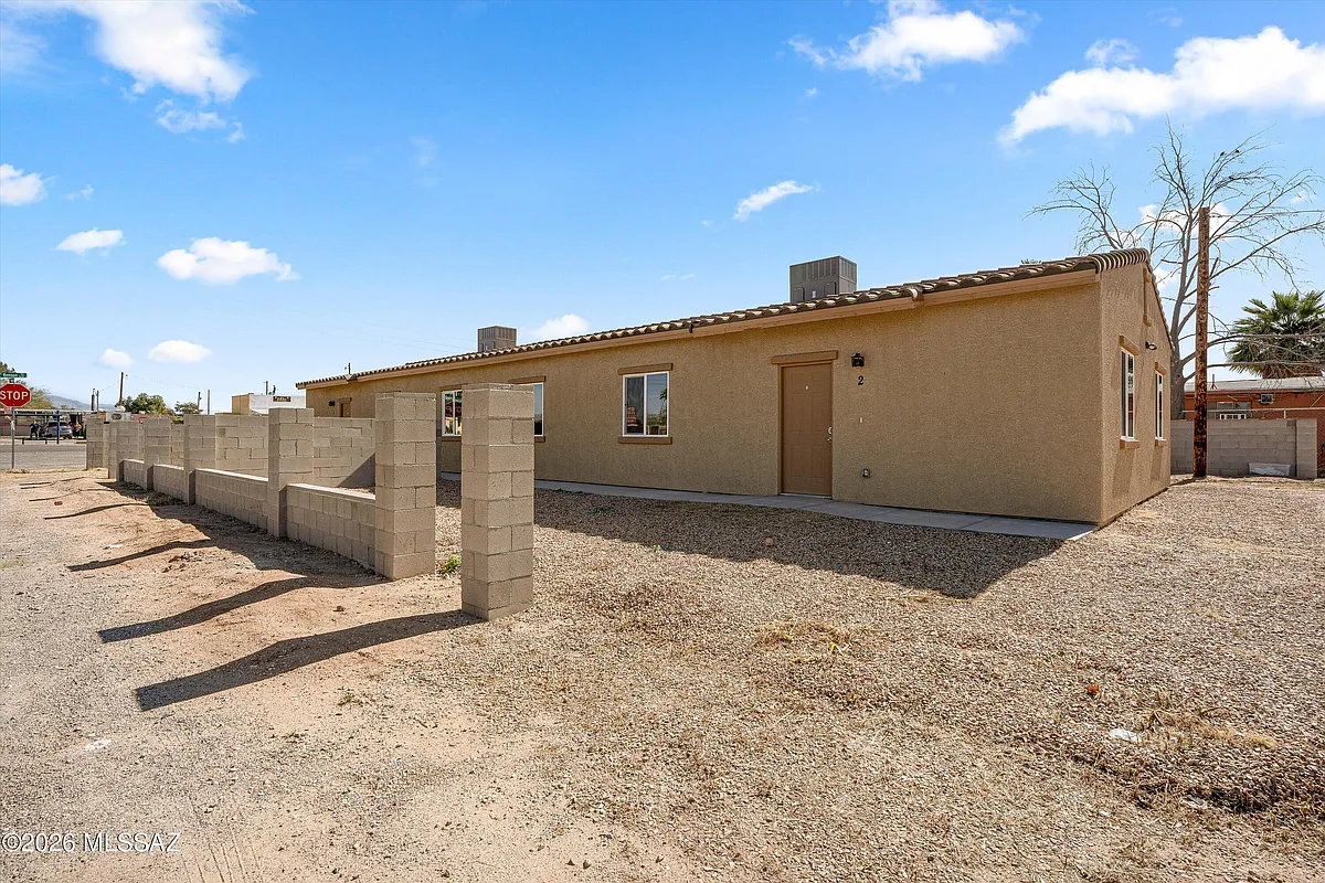 Photo 1 of 19 - 5405 Masterson Ave #2 - Tucson, AZ Primary Photo - 5405 Masterson Ave #2
