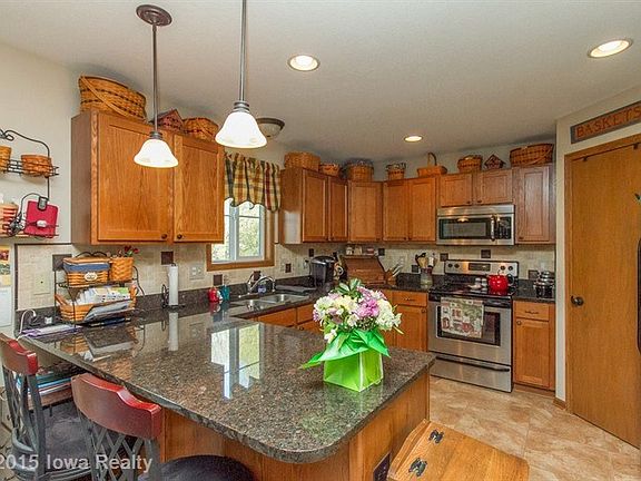 5th image of 3143 SE Primrose Dr