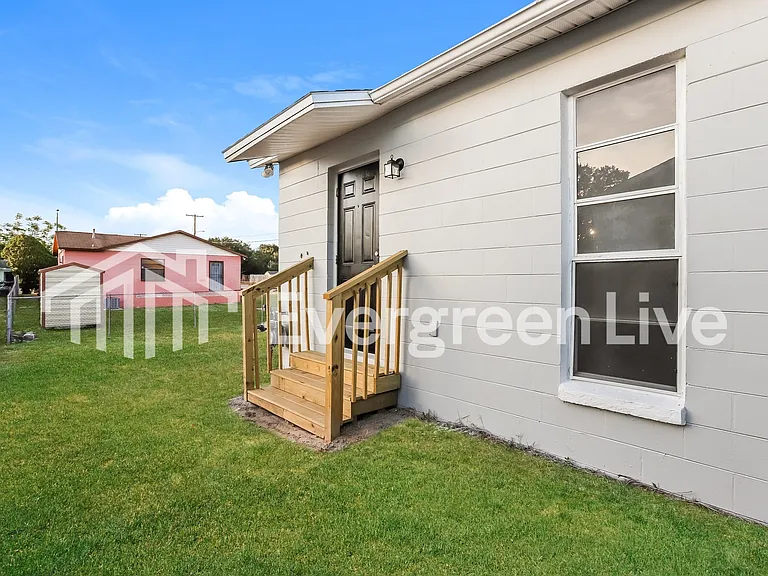 4518 E 26th Ave — Photo 15