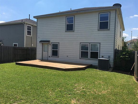 3rd image of 18418 Fair Grange Ln