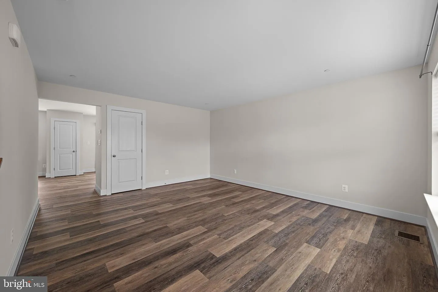 4 bed, 1891 sqft, $3,400 — Photo 3