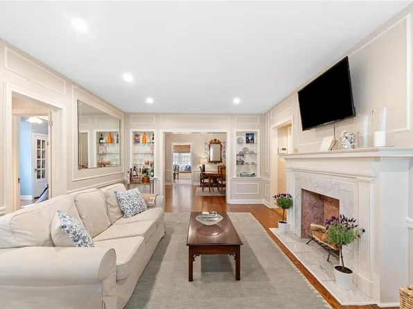 7520 Oxford Dr APT 1E, Saint Louis, MO 63105