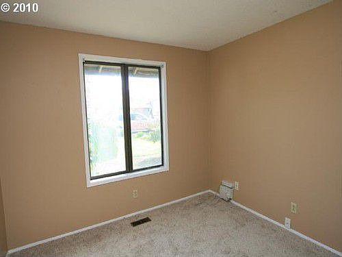 5th image of 515 SE 33rd Ave
