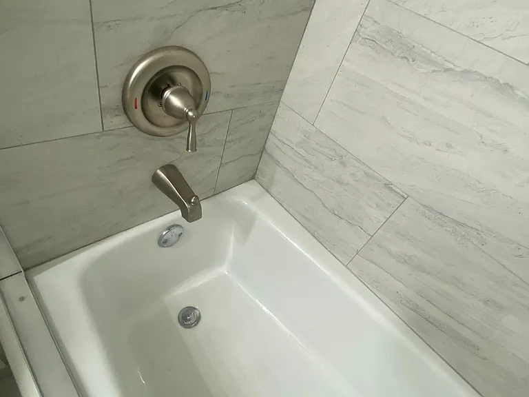 409 South Manhattan Place Apartments — Photo 8