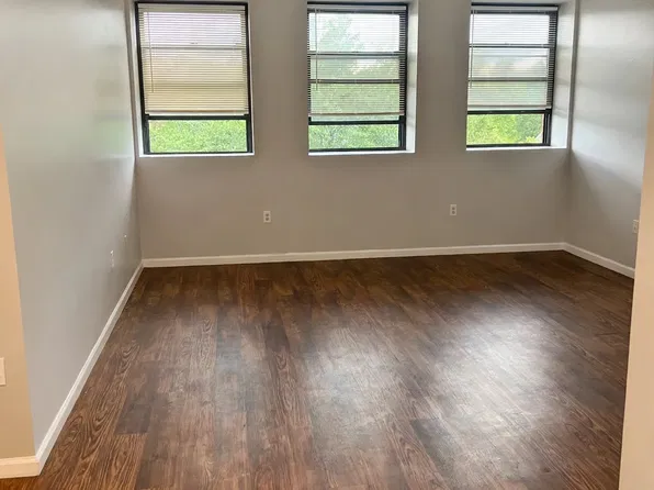 145 Broad St APT 25, North Attleboro, MA 02760