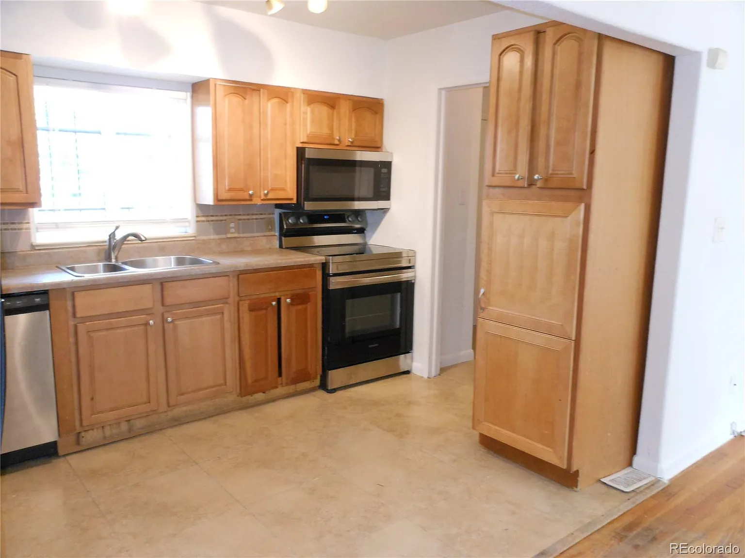 3 bed, 1.0 bath, 990 sqft, $2,000 — Photo 4