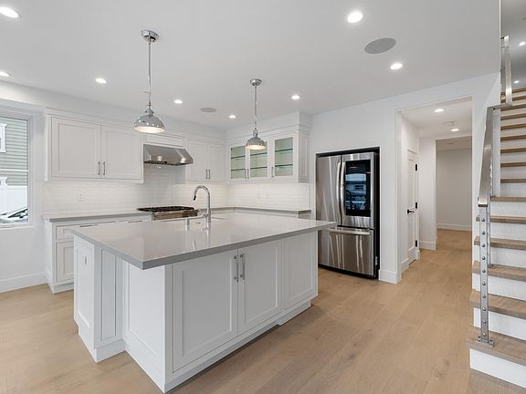 5th image of 301 33rd St #301.5