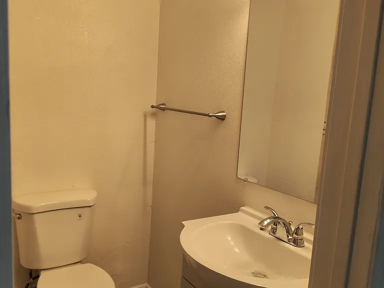 316 S Washburn Ave — Photo 7