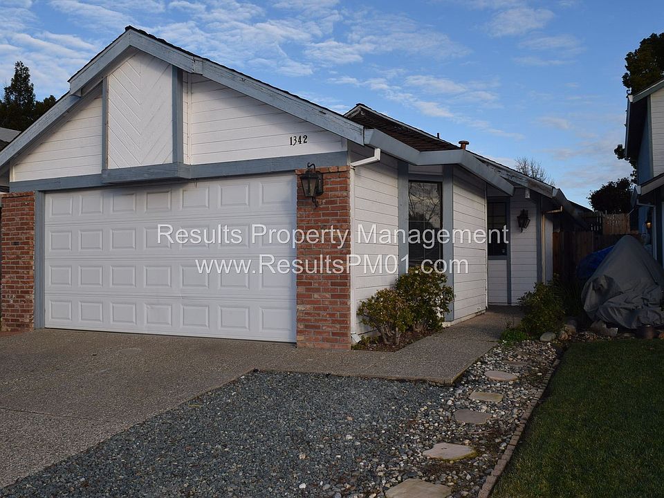 1st image of 1342 Puebla Way
