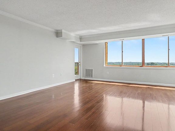 5th image of 10101 Grosvenor Pl APT 2006
