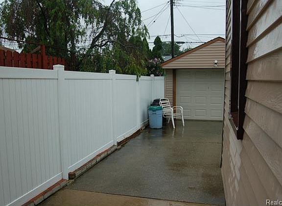 2nd image of 1592 6th St
