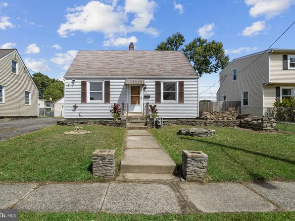 25 N Martin Ln, Norwood, PA 19074