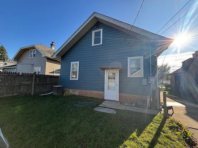 1238 Monroe Ave — Photo 3