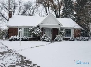 420 Forest Dr, Rossford, OH