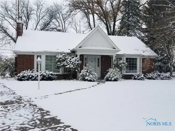 420 Forest Dr, Rossford, OH 43460