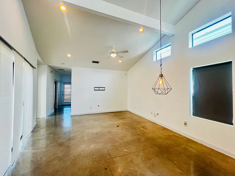 5900 Toscana Ave — Photo 5