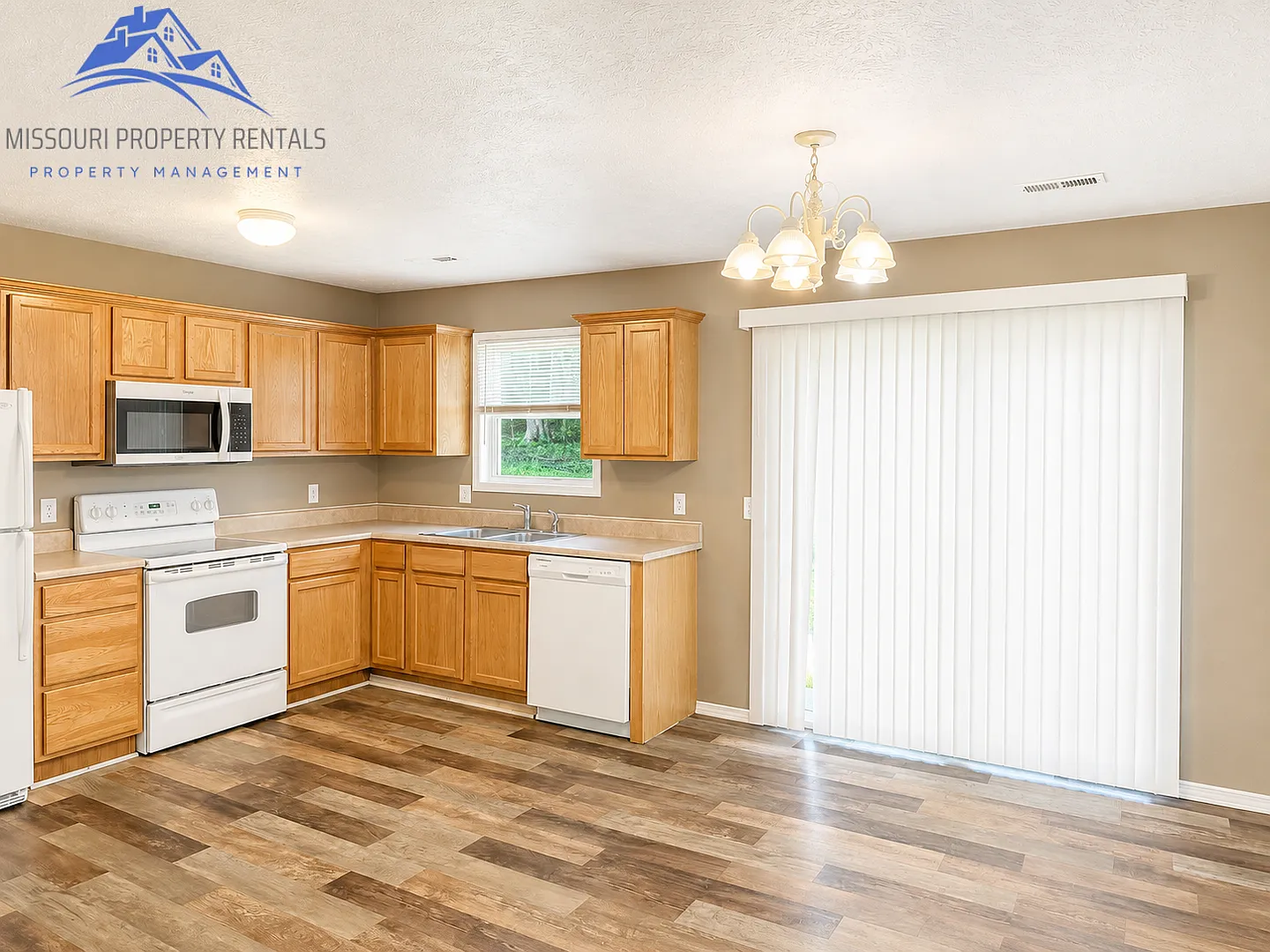 Merriam Woods- 3 Bed 2 Bath — Photo 3