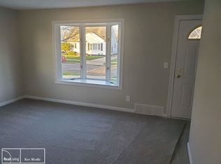 25875 Waldorf St, Roseville, MI
