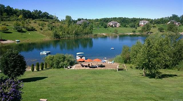 2nd image of 4885 Menominee Ln