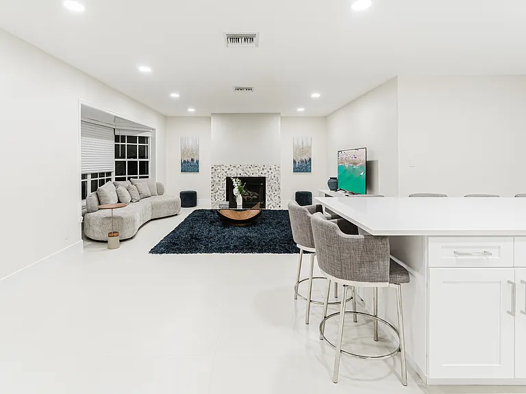 3199 NE 6th Dr — Photo 37